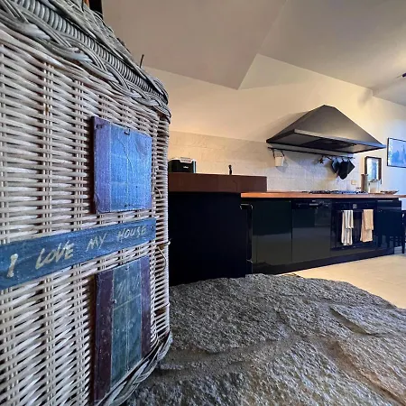 Renetta With Swimming Pool And Jacuzzi And Parking Lägenhet *