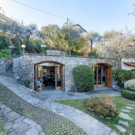 Renetta With Swimming Pool And Jacuzzi And Parking Lägenhet Rapallo