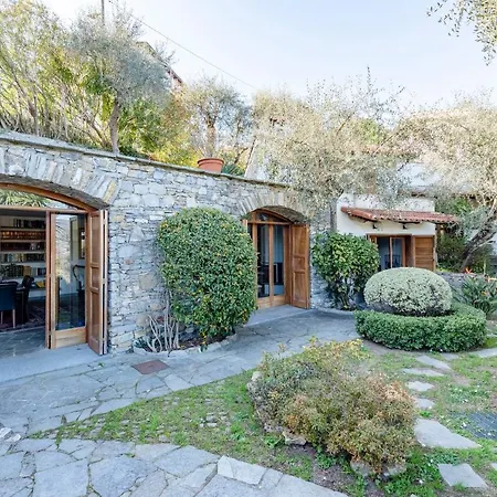 Lägenhet Renetta With Swimming Pool And Jacuzzi And Parking Rapallo