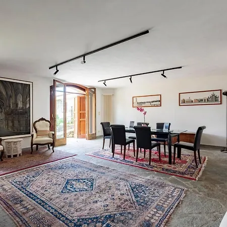 Renetta With Swimming Pool And Jacuzzi And Parking