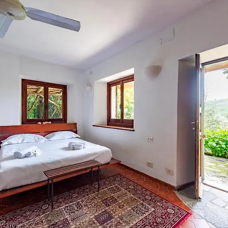 Lägenhet Renetta With Swimming Pool And Jacuzzi And Parking Rapallo