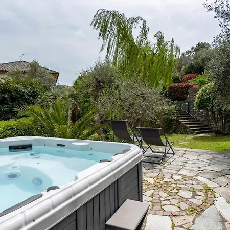 Renetta With Swimming Pool And Jacuzzi And Parking Rapallo