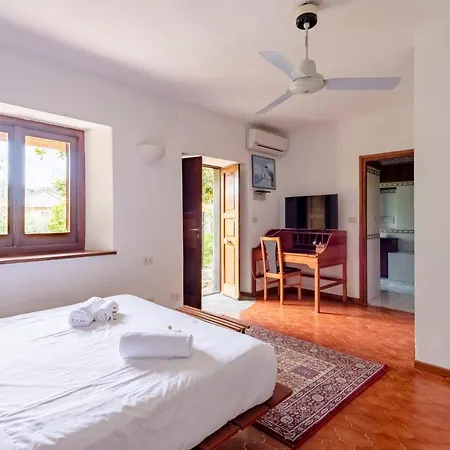 Lägenhet Renetta With Swimming Pool And Jacuzzi And Parking Rapallo